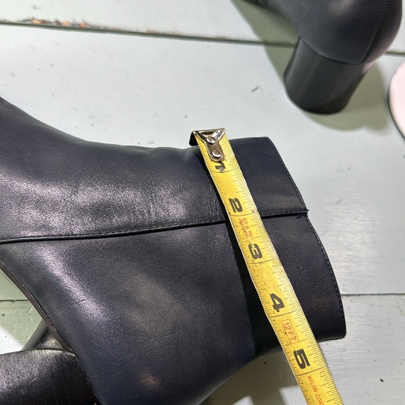 White Mountain ankle boots. - Picture 8 of 8